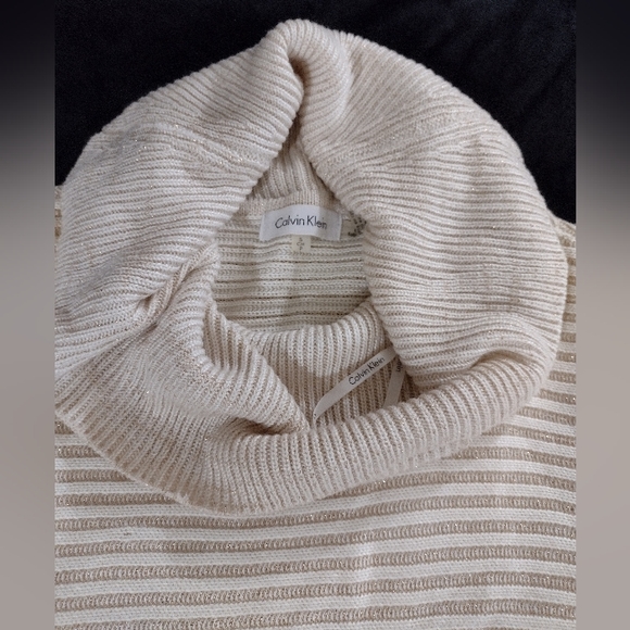 Sweater - Picture 8 of 12